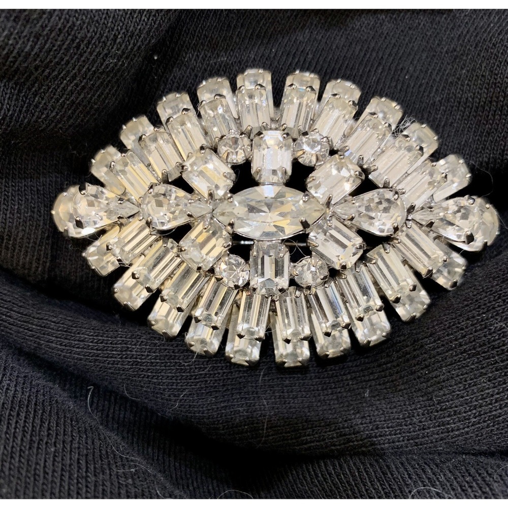 WEISS Crystal Faceted Marquis Shaped Brooch With Emerald, Pear & Baquette Stones